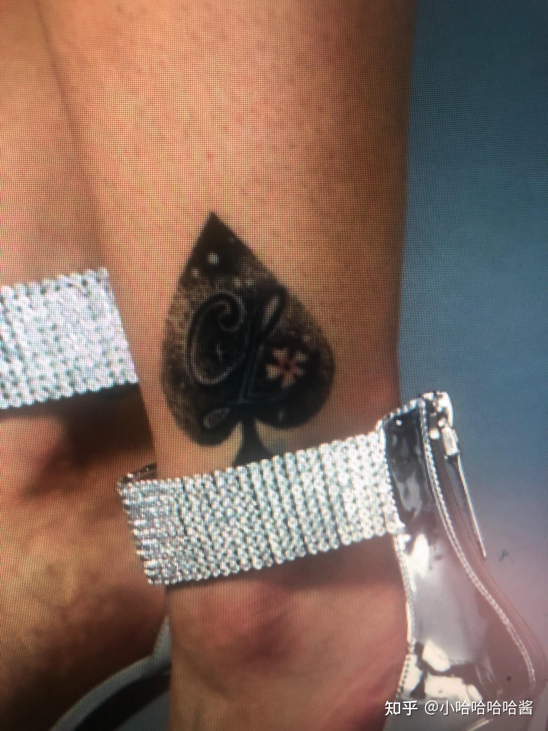 如何看待李纯黑桃纹身? - 知乎