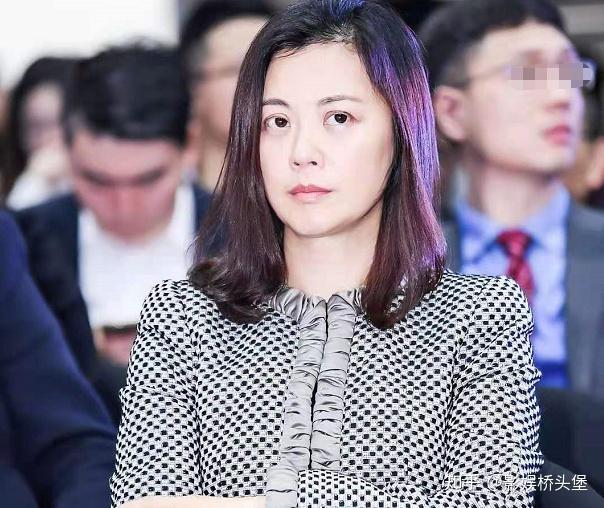 前央视主持人姜丰罕露面,留海外住豪宅开公司,与富豪离婚仍潇洒 - 知乎