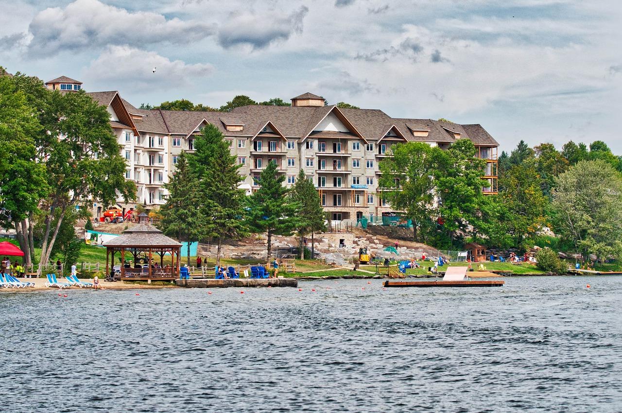 月影婆娑海滨行