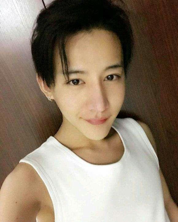 长相最阴柔的男生是什么样的
