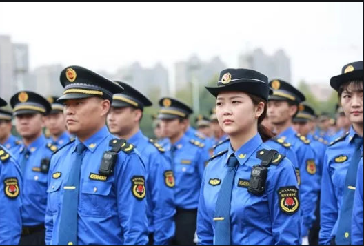 招警#城管是不是公务员?辅警有没有机会转编制?社会招警是正式警察?