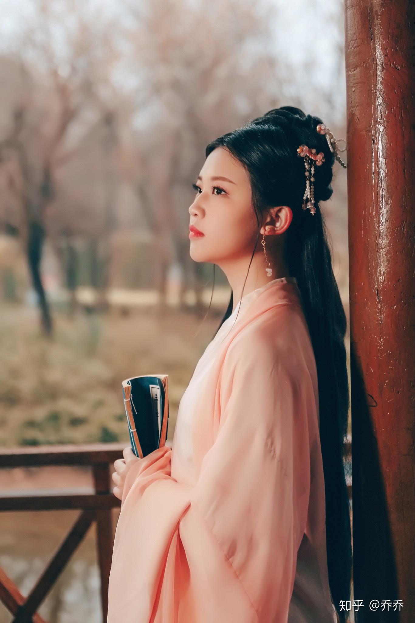 大家身边有没有长相和气质很古典美的同学呀?