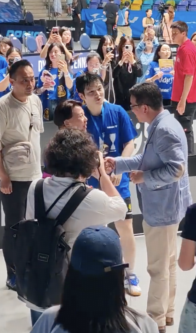 怎么看待樊振东留洋一年取得三冠王，且总领事和沪体育局领导现场观战？