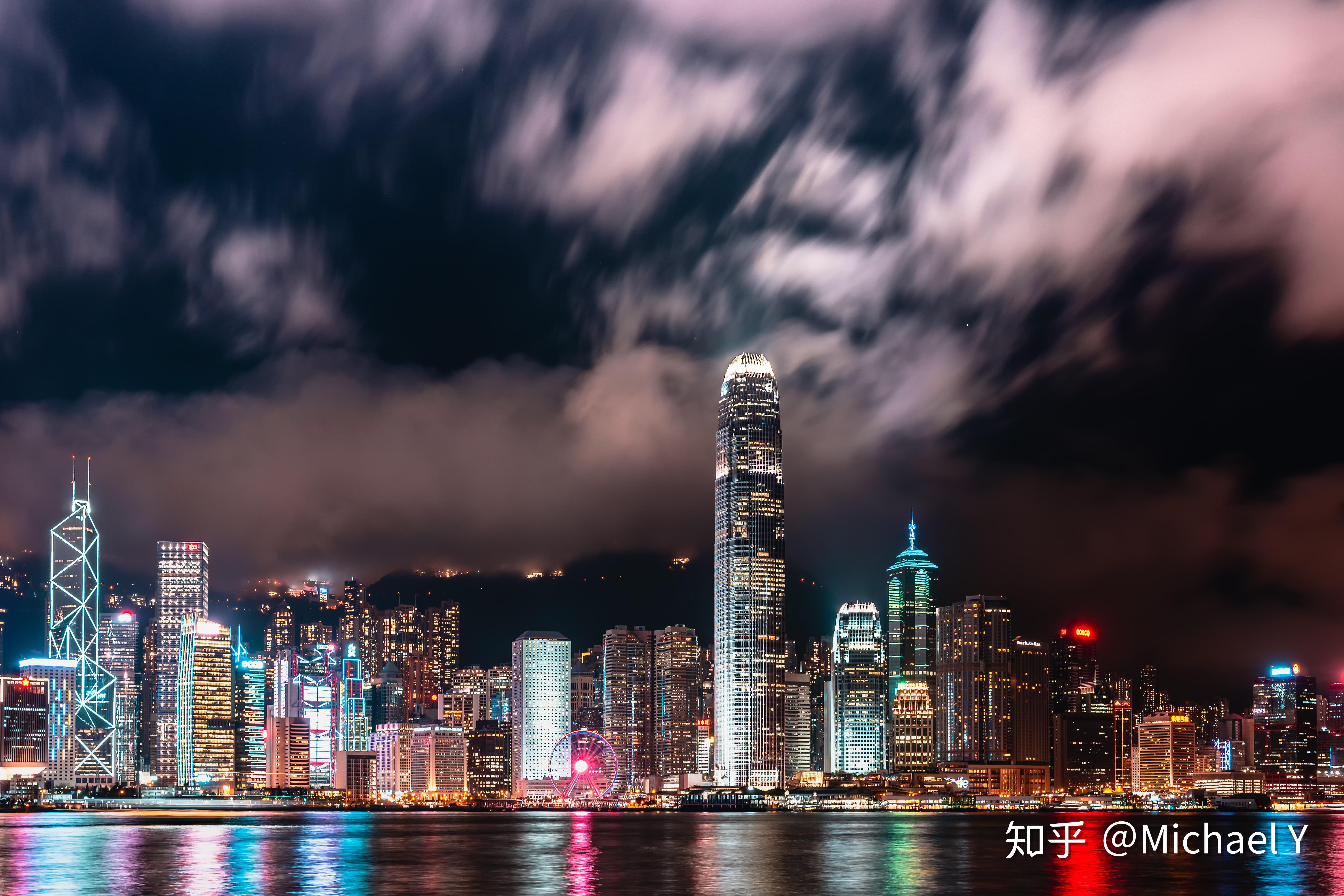 香港维多利亚港的夜景和上海黄浦江外滩的夜景哪个更美?