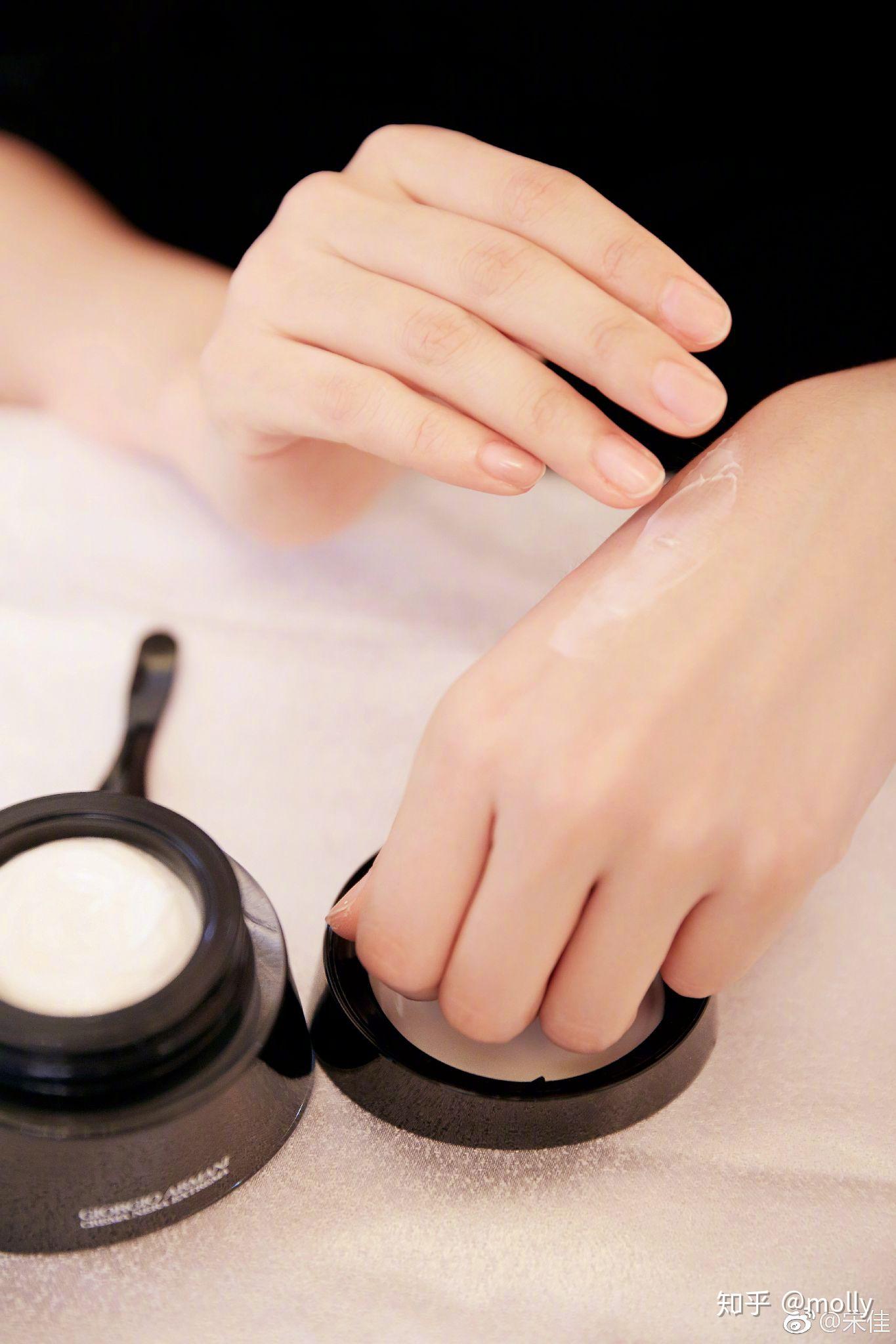 中国女明星里谁的手特别好看