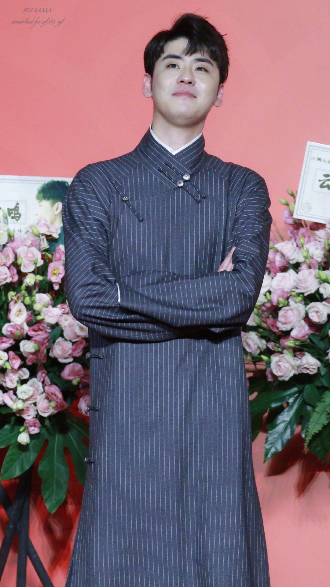 姐妹们最喜欢的张云雷的大褂是哪一件? - 知乎