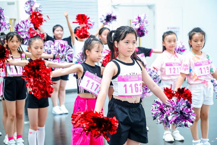 励齐女孩舞蹈图片