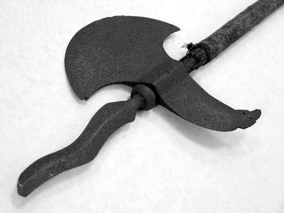 请问中国是否出现过欧洲戟(halberd)这样的两边都可攻击的实战用戟?