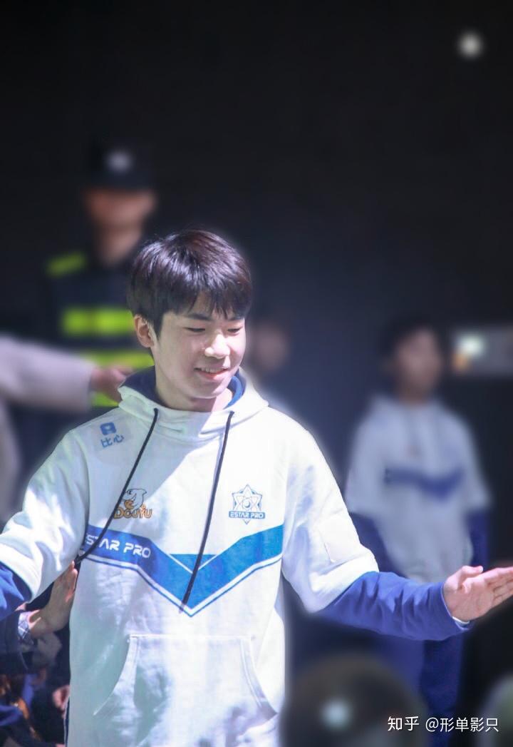 如何评价武汉estarpro选手花海