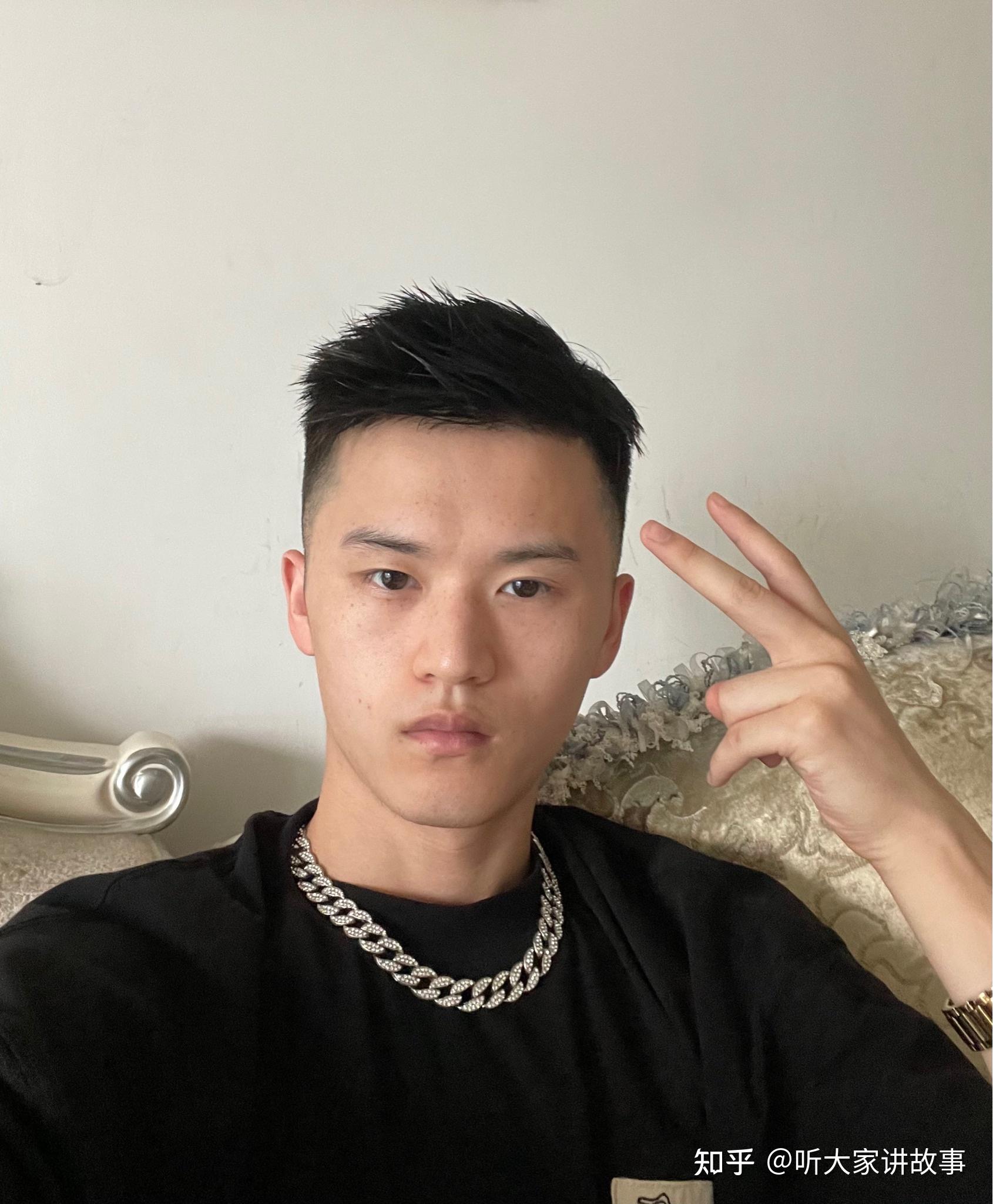 山根低的人帅吗