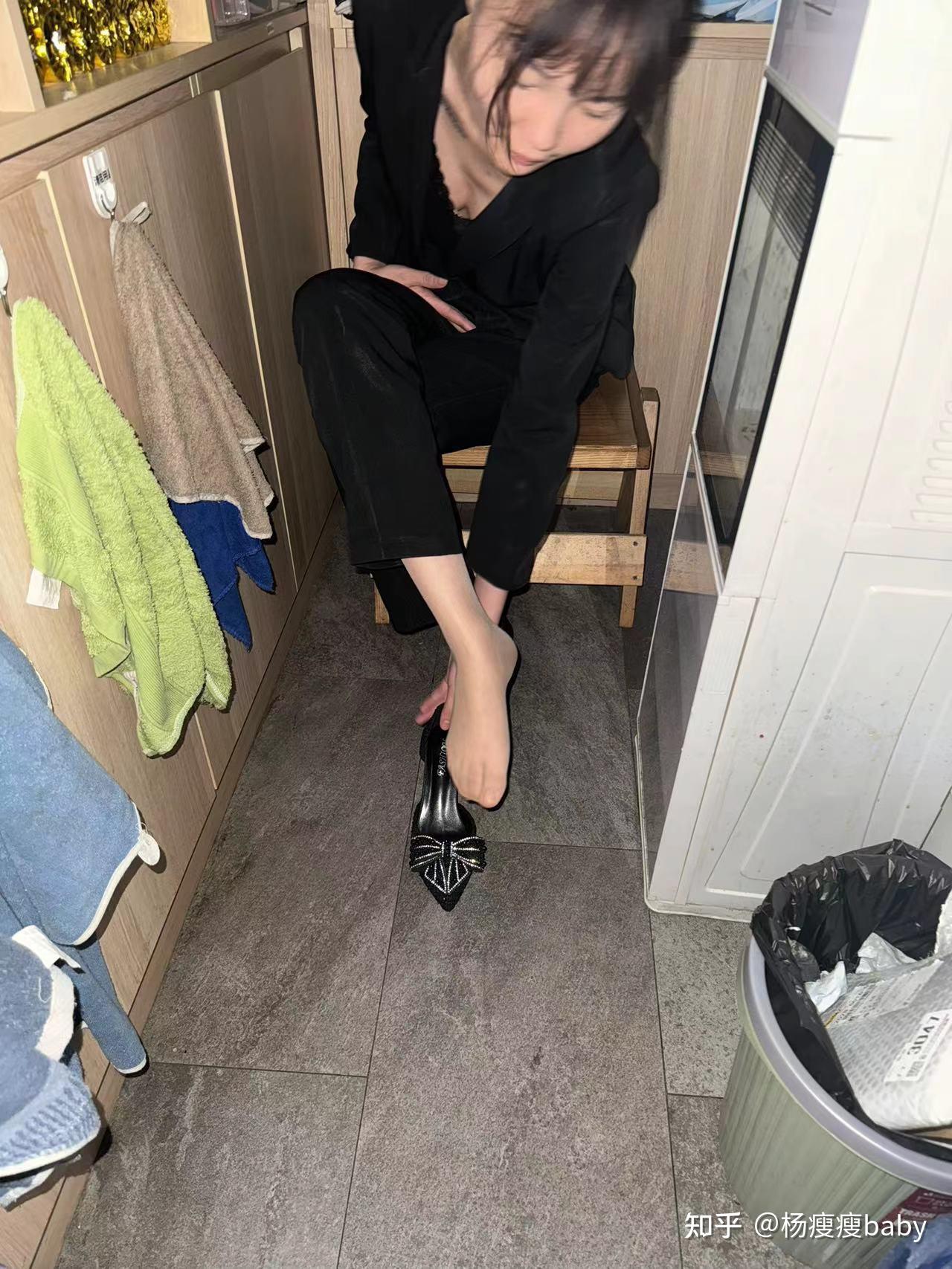 你们在学校被同学扒过鞋和袜子吗