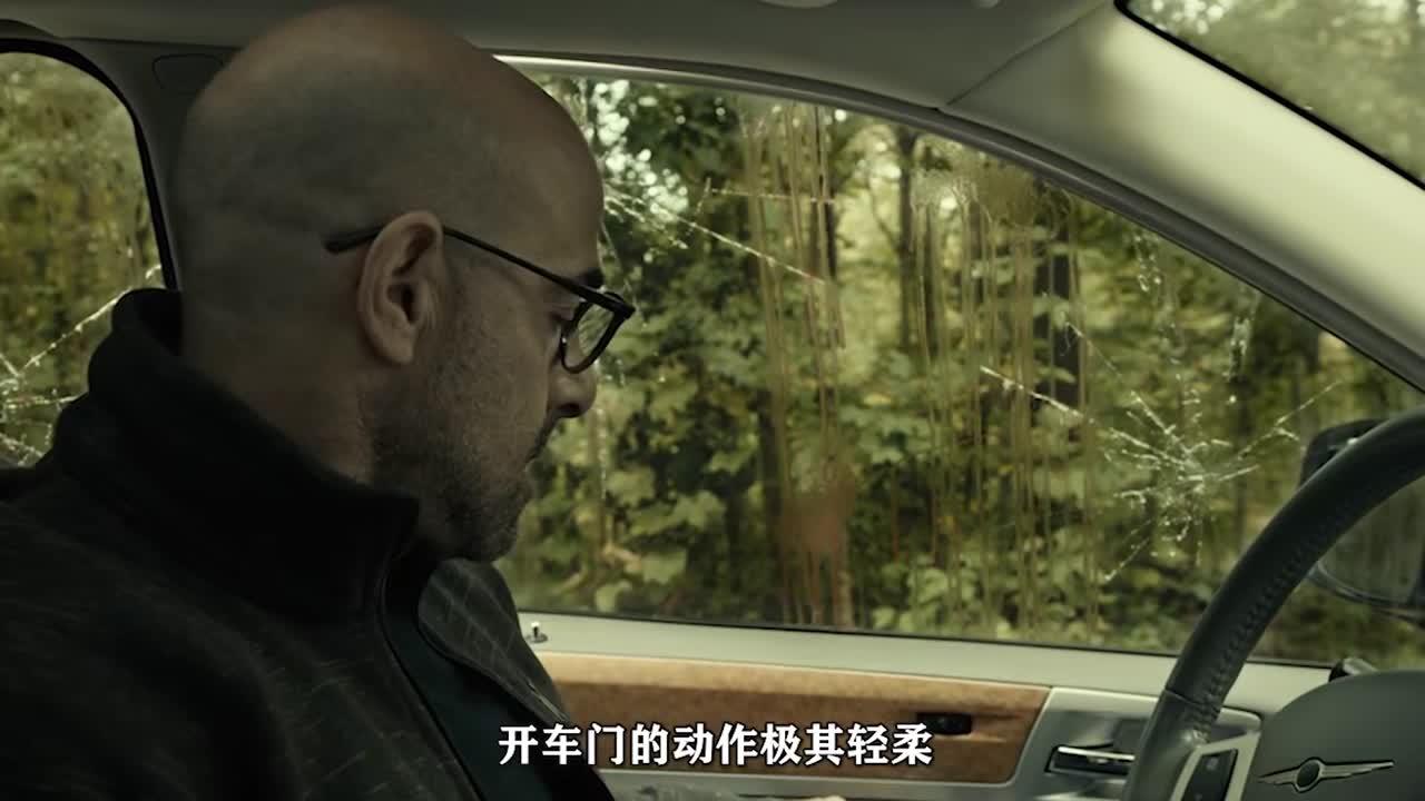 探险队打通地底岩壁无意释放出听声攻击的变异蝙蝠死寂逃亡