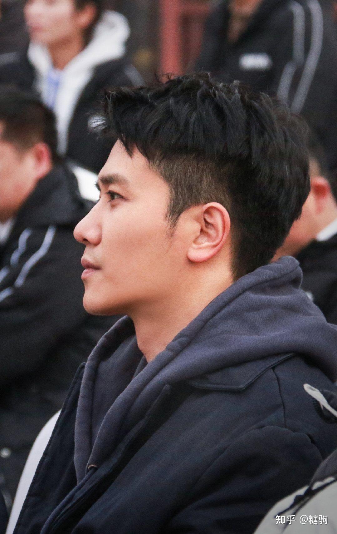 看了阳光之下,我喜欢上了彭冠英,把他采访也看了一堆,我想知道他是否