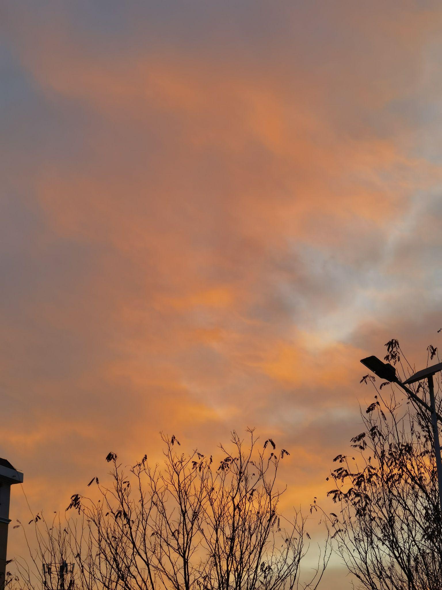 你手机里有好看的云朵和晚霞的照片吗? - 知乎