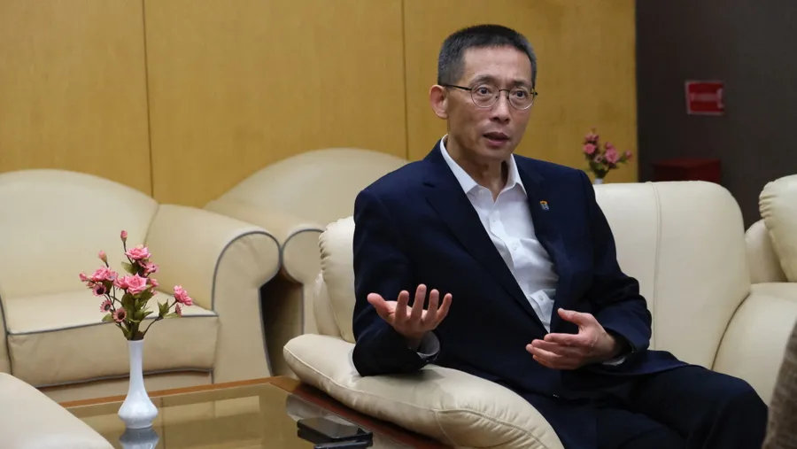 施一公称理科生「当然要学文科」，文科是对人类知识和经验的总结，会映射到科学研究中，如何看待这一说法？