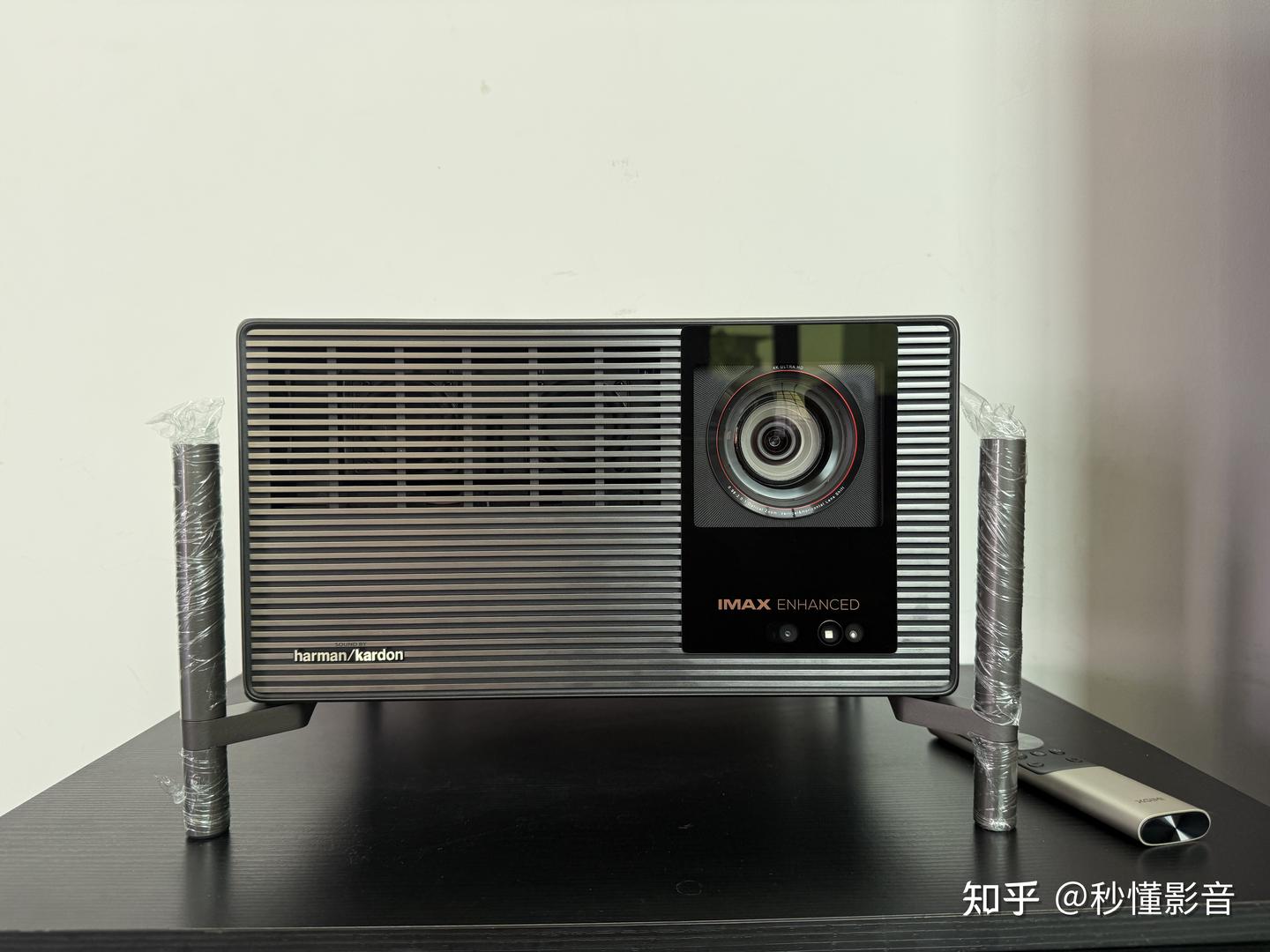 几乎完美!极米X50 Ultra Max深度测评:不虚标原生1万对比度,亮纯静!附:极米RS30、X50系升级盘点