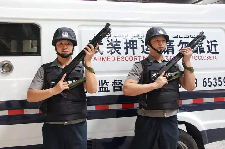 为什么运钞车押运人员用的是霰弹枪,而押运高考卷的武警却用的自动步枪呢? - 知乎