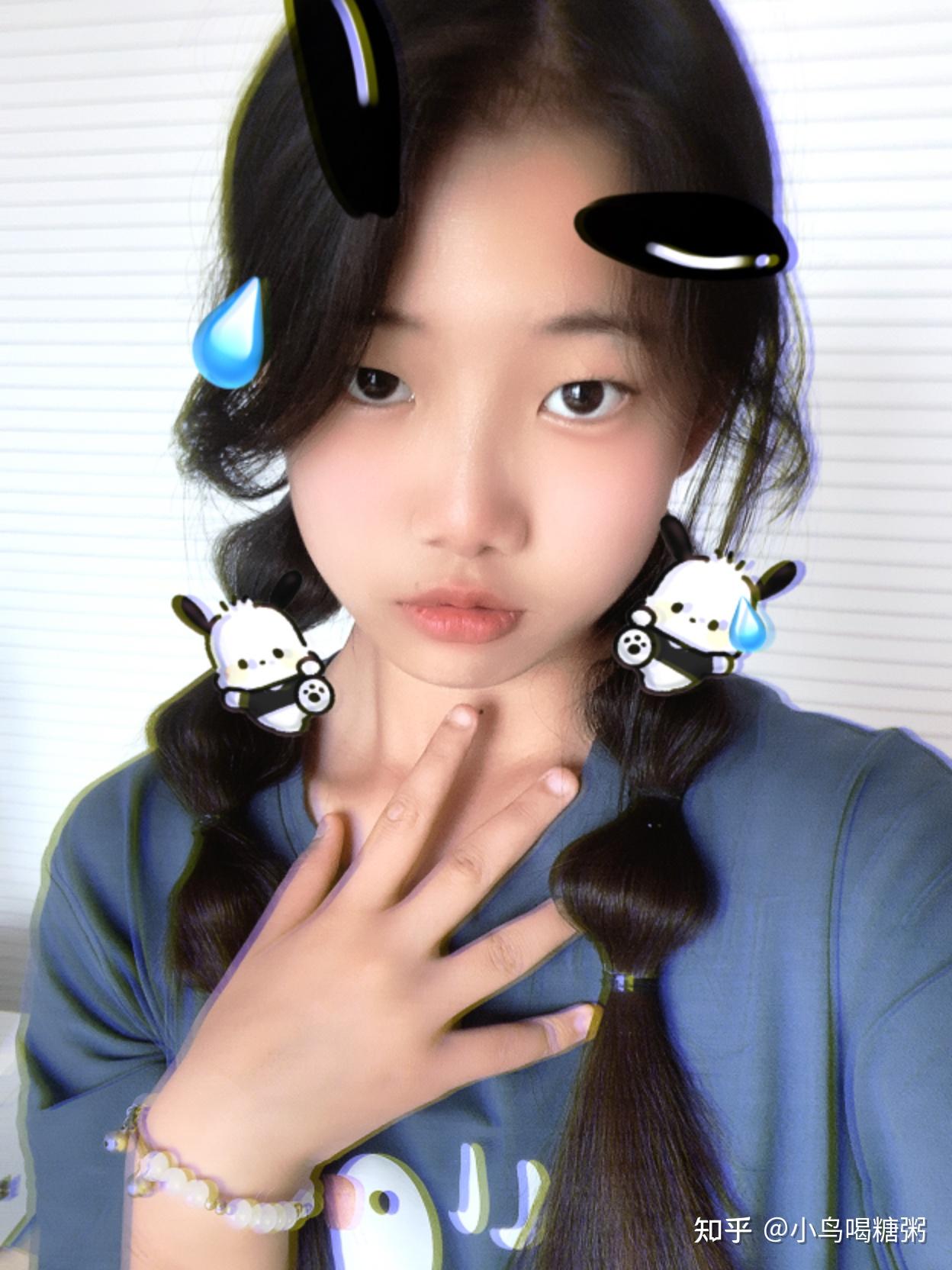 有没有那种单眼皮小眼睛塌鼻梁厚嘴唇但还挺好看的女生?