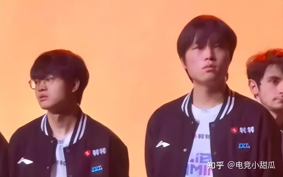 爆料称 Bin 倾向向队友道歉维持原阵容，反映了战队管理哪些问题？