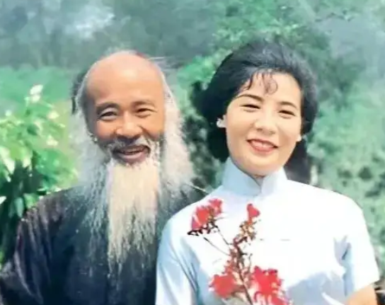 1947年,18岁的徐雯波嫁给48岁的张大千,新婚夜,徐雯波一脸娇羞:“叔叔。”张大千皱眉:“叫夫君!” - 知乎