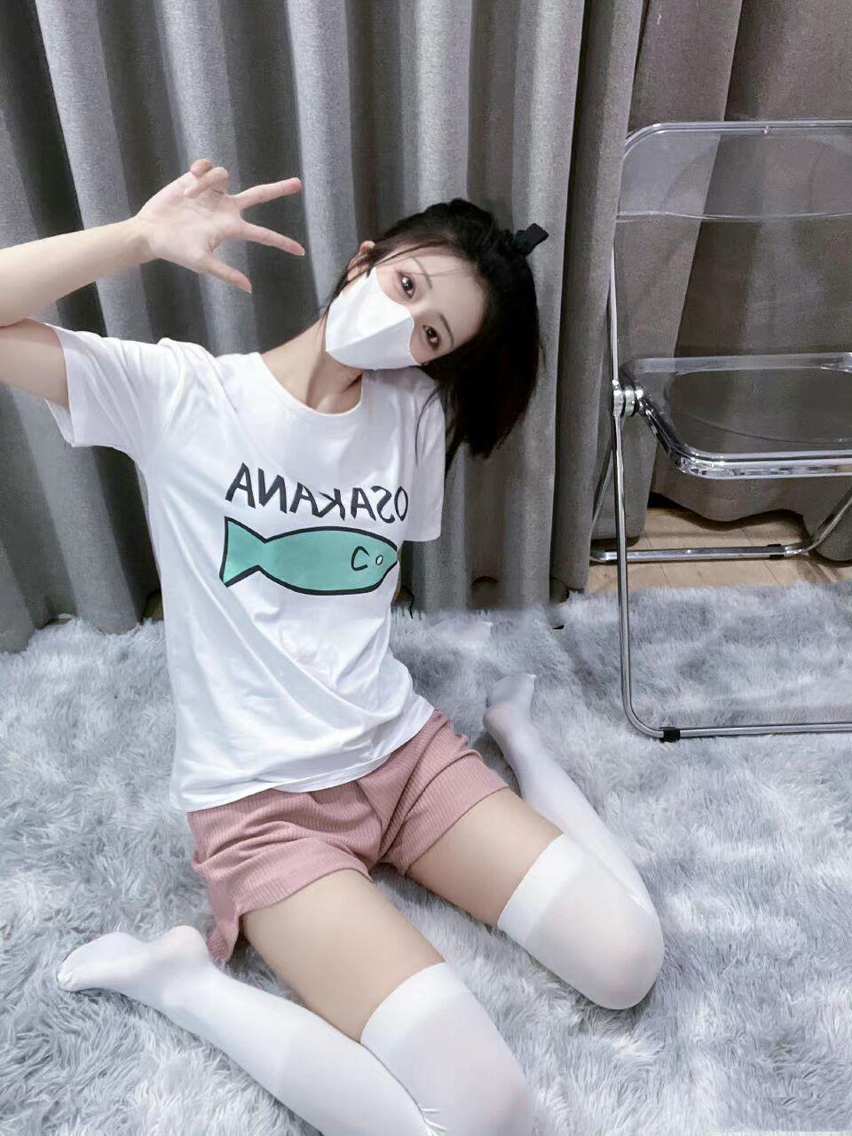 女孩子穿白袜能有多好看? - 知乎