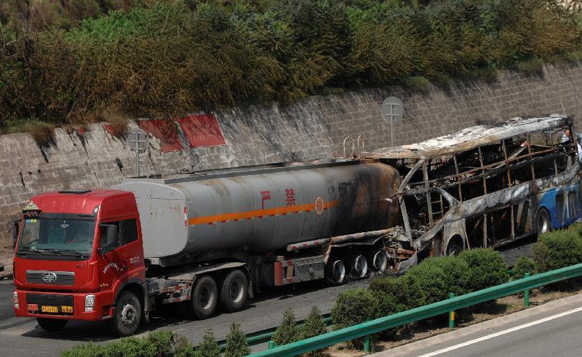 秦岭隧道特大交通事故图片