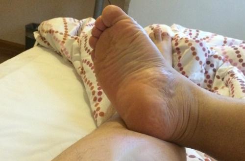 长期赤脚生活的脚底是什么样子的