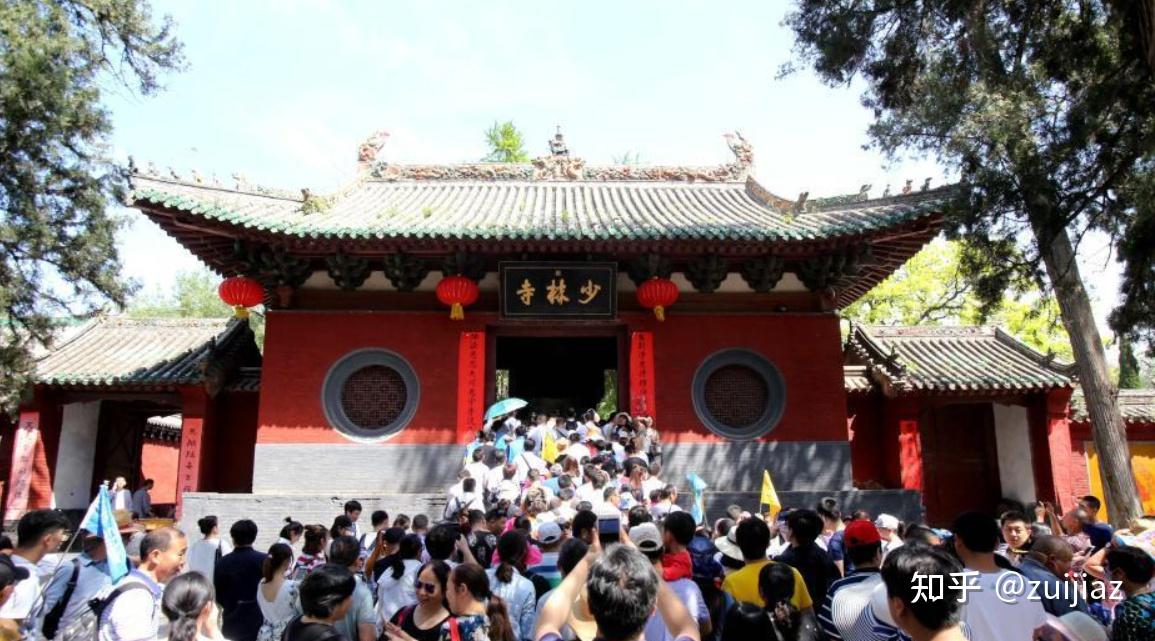 五一假期多地热门景区寸步难行开启人从众模式你那边情况如何后悔出门