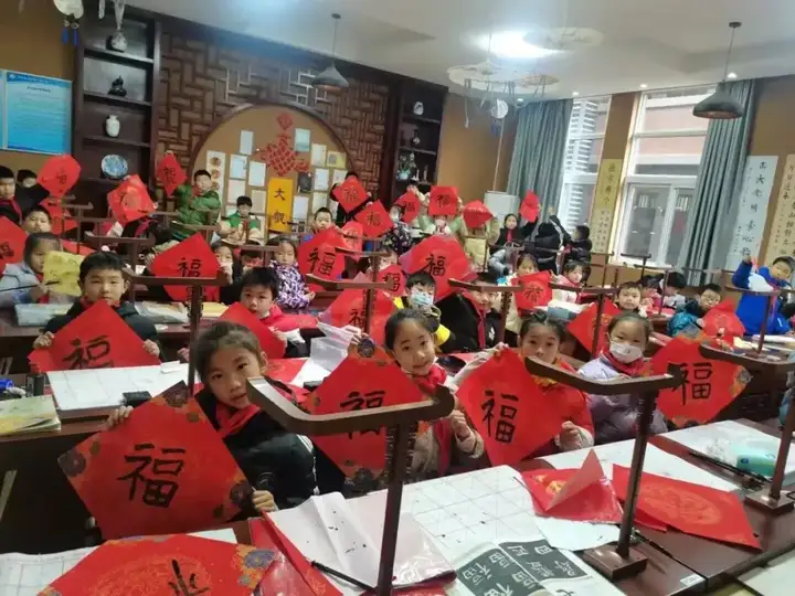 智慧书法教室 | 光谷第十五小学拾墨寻香