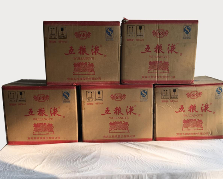 浙江杭州,一72岁老伯埋下5箱"五粮液",挖出后傻眼了