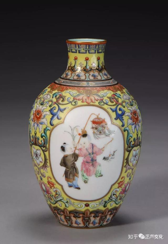 希少品 中国大清乾隆年製 百花不落地小皿 金彩満彩絵 盘口金彩 有銘 共箱共布 希少品 中国大清乾隆年製 百花不落地小皿 金彩満彩絵 盘