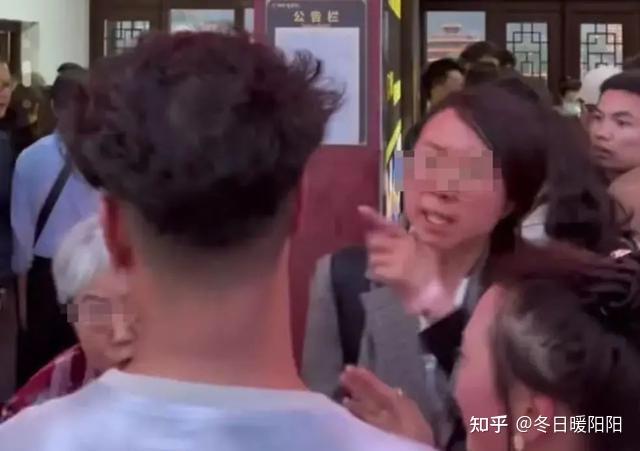 母女插队事件后续来了,女当事人发文澄清,事情反转? - 知乎