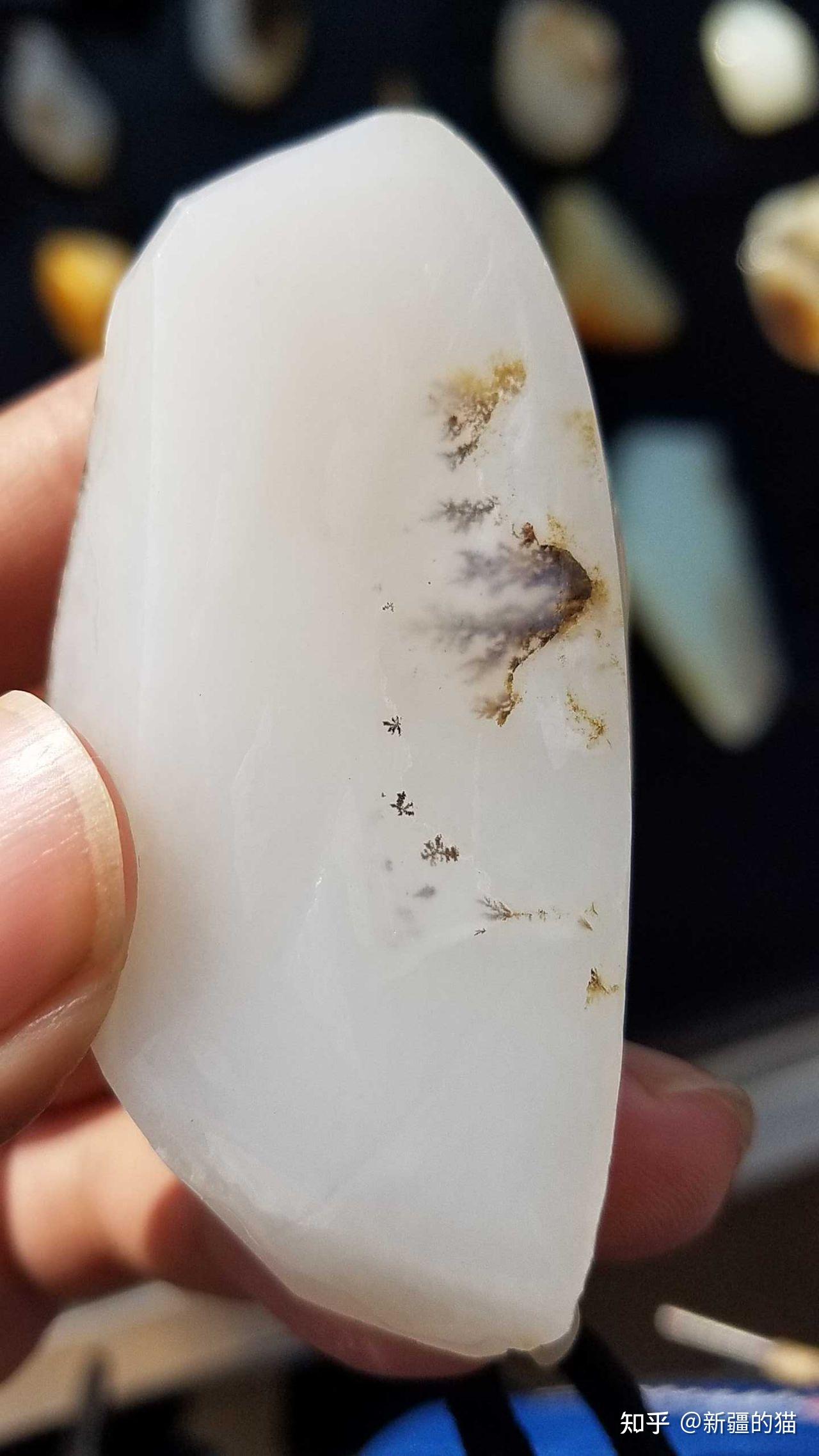 和田玉出现水草纹的原因是什么