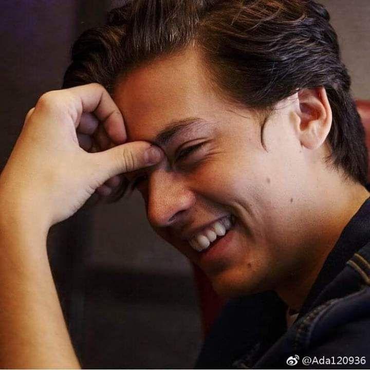 一个人笑和不笑有多大的差别