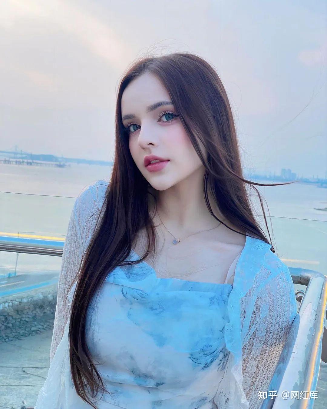 西方哪些白人美女影星让你觉得五官很精致?