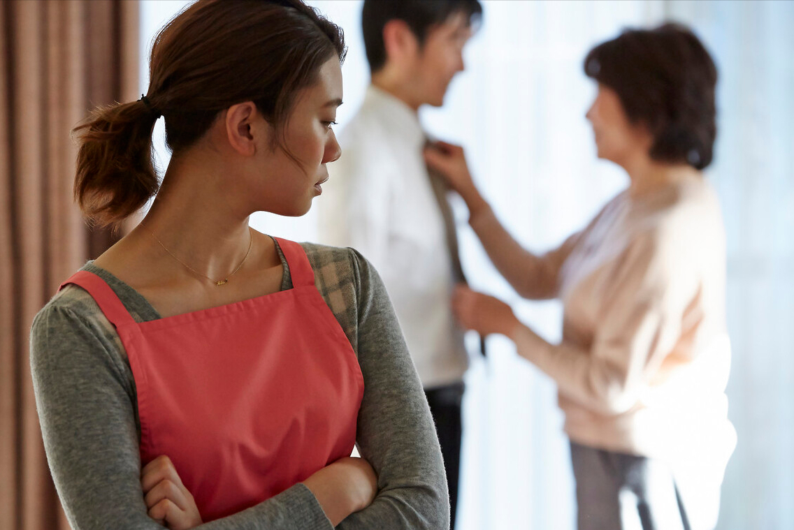 夫妻吵架打架婆婆掺和快要离婚怎么办