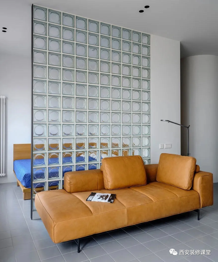 客厅的玻璃墙怎么装饰好看?