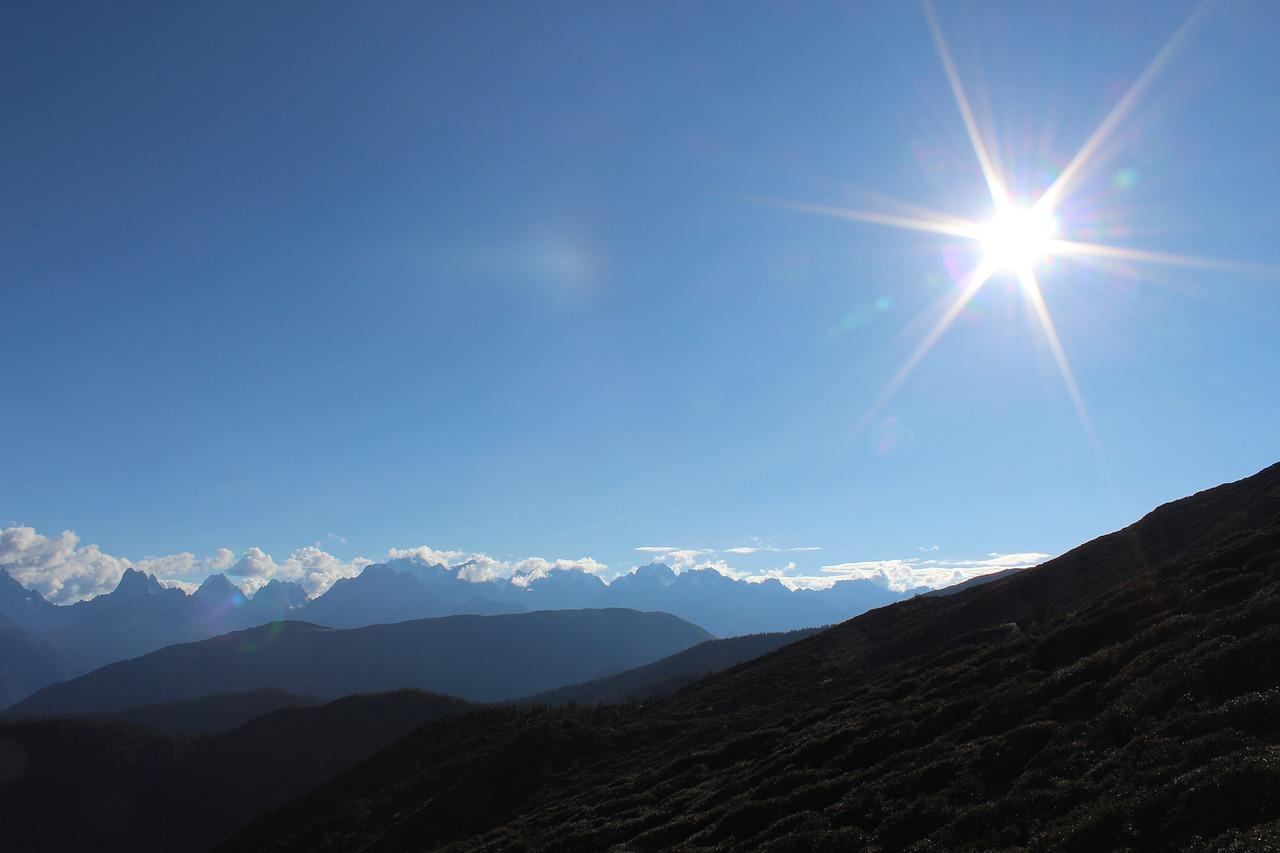 4. 云触山巅之美