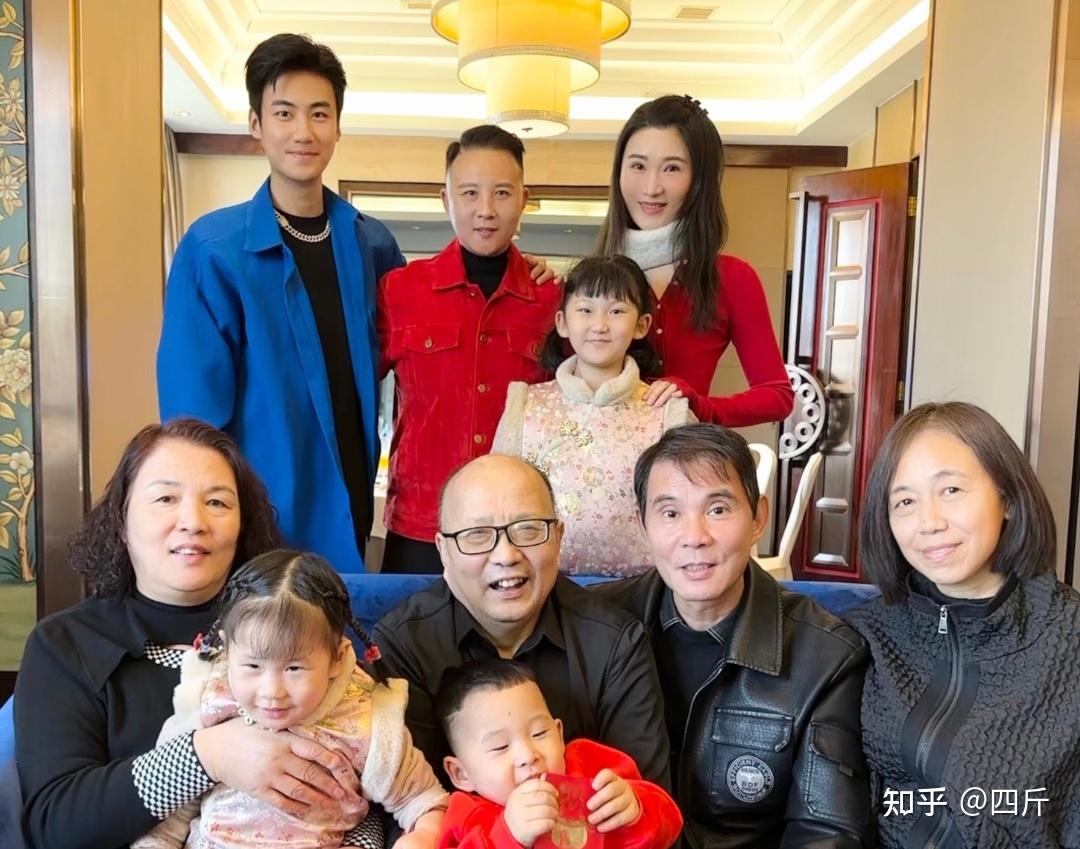 25岁演员刘峰去世,生前为学生连续工作20小时,喝酒健身引发心梗 - 知乎