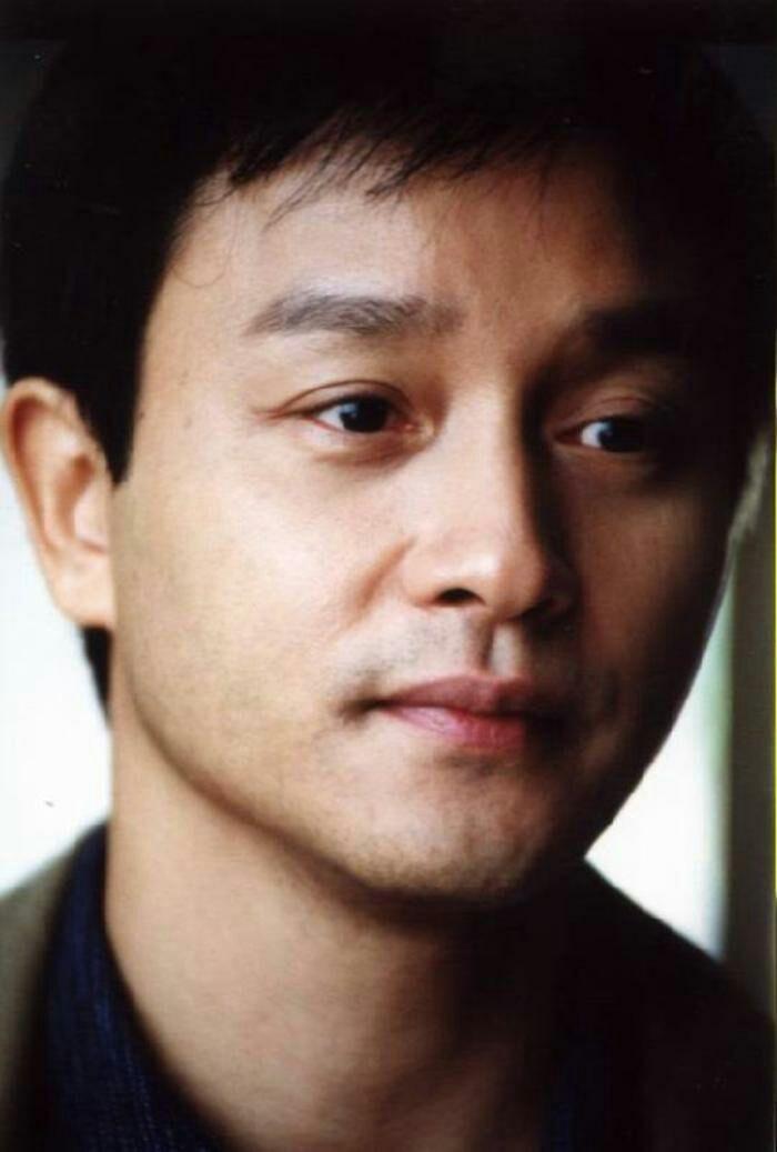 张国荣哪里帅我能欣赏他的儒雅翩翩气质可是说盛世美颜确实说不过去啊