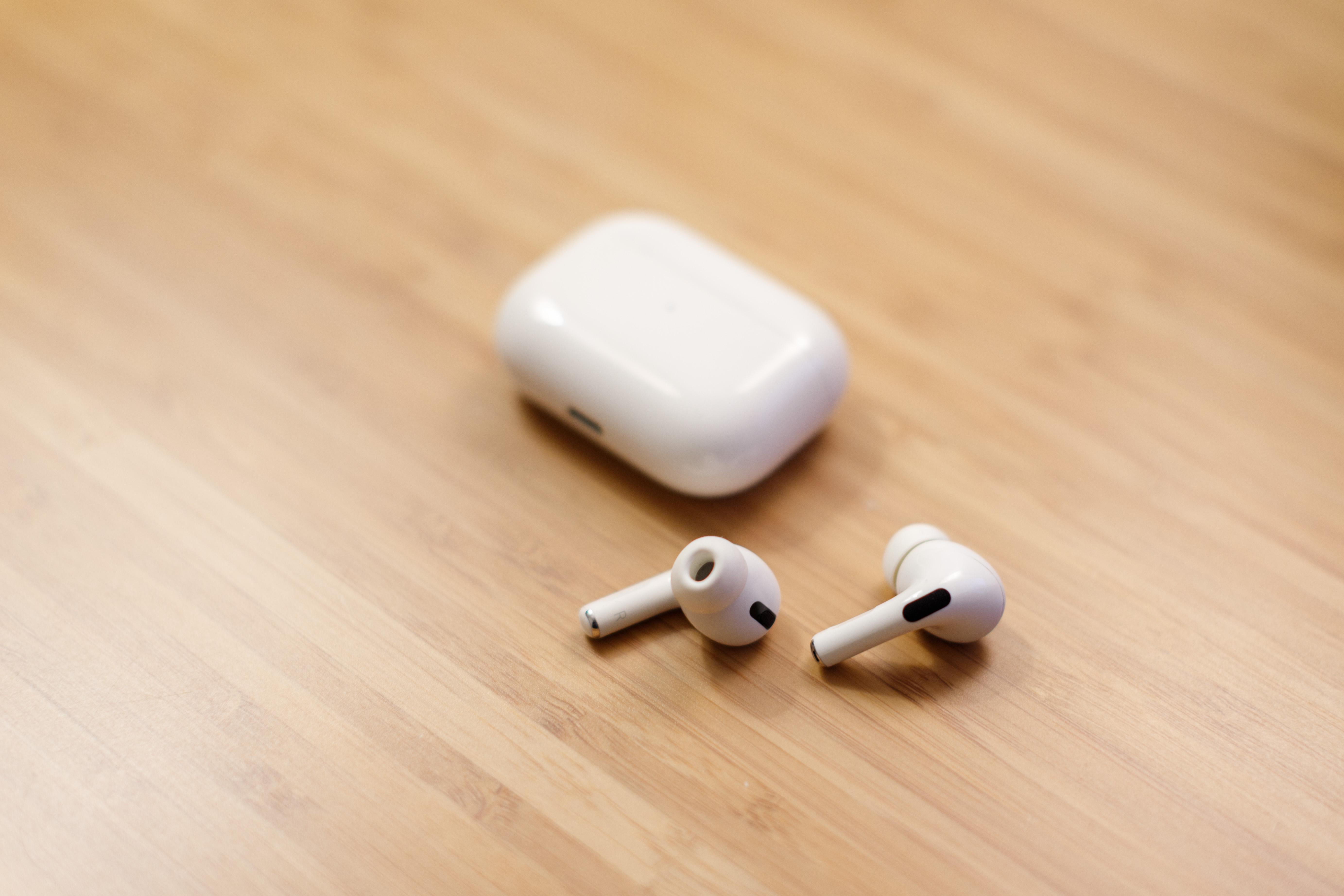 sonywf1000xm4声阔小金腔airpodspro哪款耳机的重低音的效果更强烈