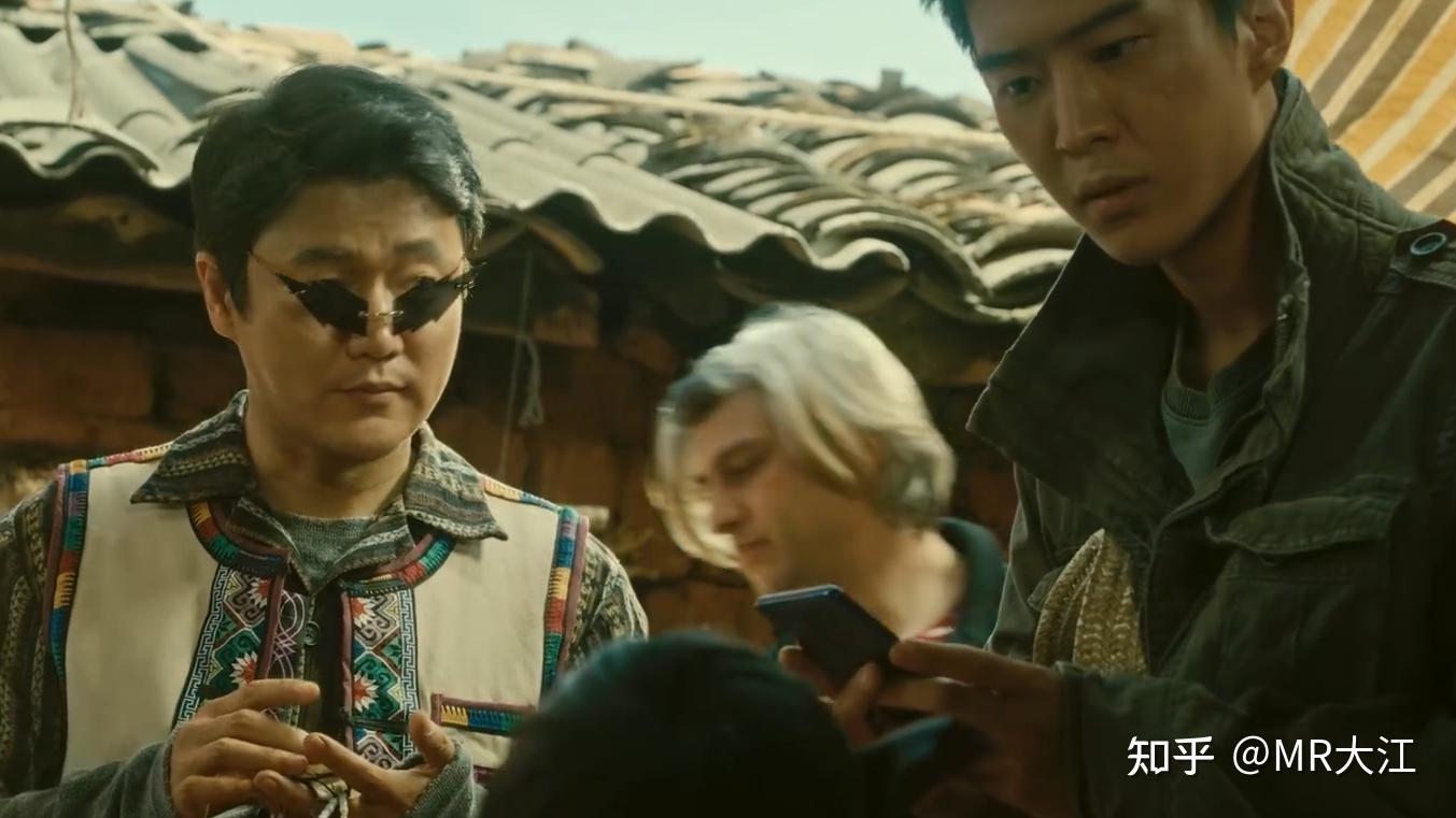 如何评价肖央主演的喜剧犯罪电影《扫黑·绝不放弃》?