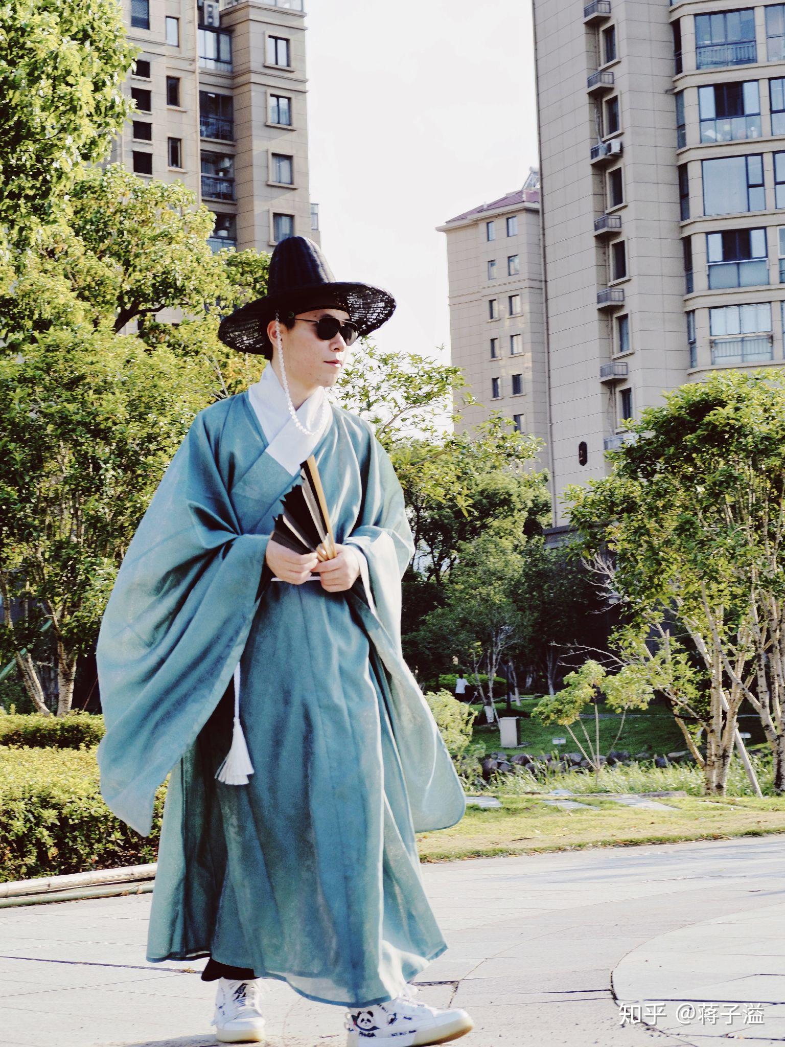 网友在成都街拍的汉服为什么这么像韩服?