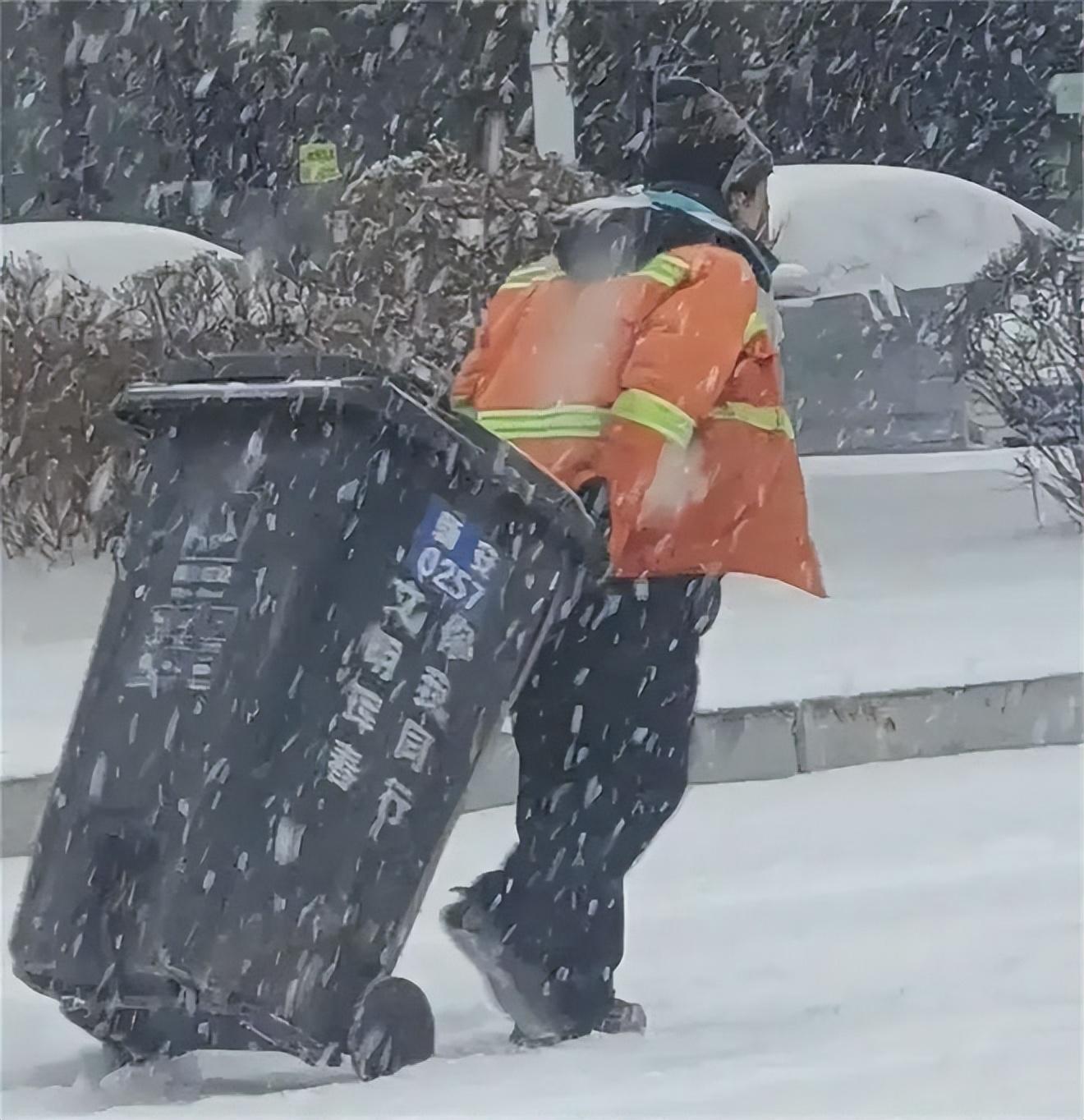 河南环卫工人冒雪讨薪后续「举报电话为空号」，当地城管局致歉，如何看待此事？ 知乎 2872