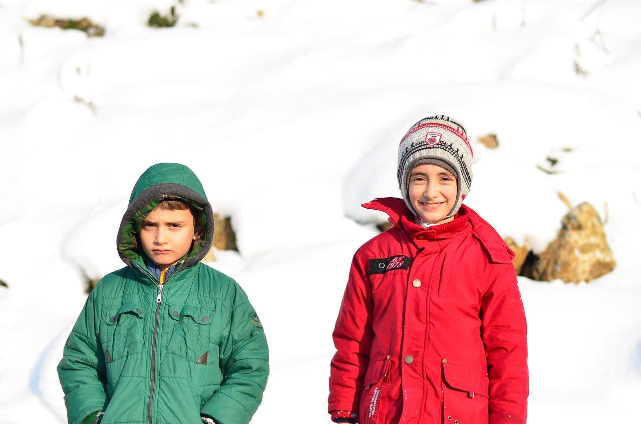 堆雪人、打雪仗：欢乐的雪中游戏