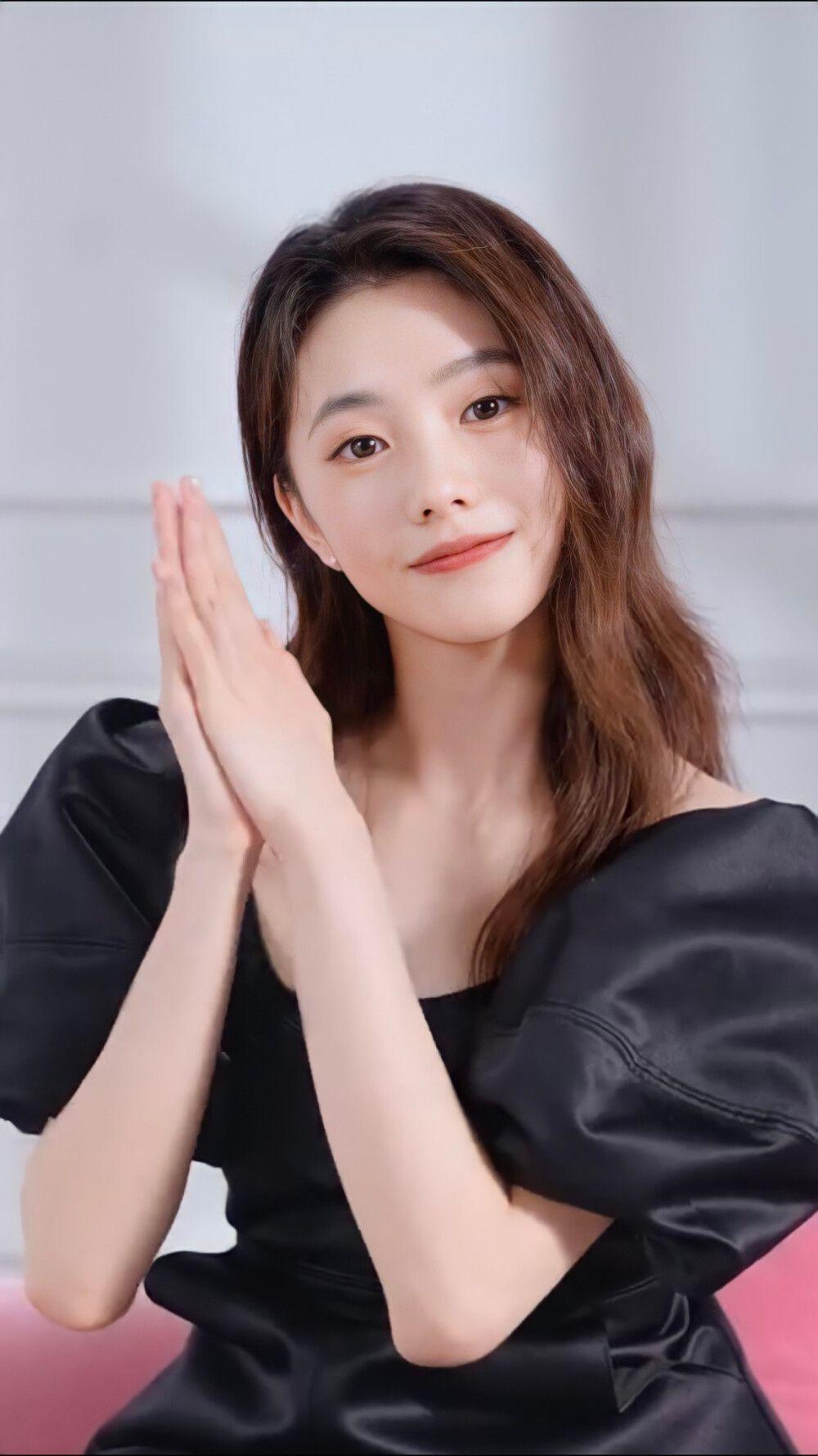 哪位大佬可以给我几张刘浩存的高清壁纸呐