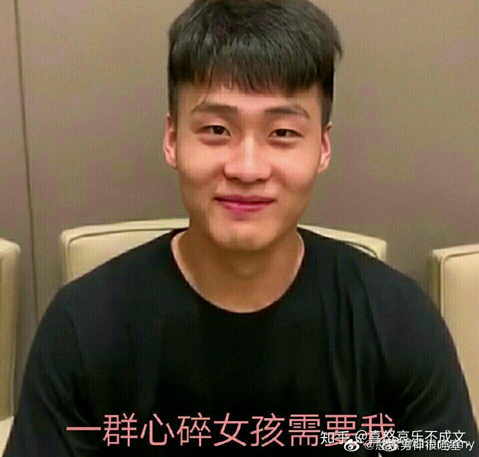 胡明轩微博关注了好几次仲qiuqiu会不会是他女朋友啊仲qiuqiu微博提过