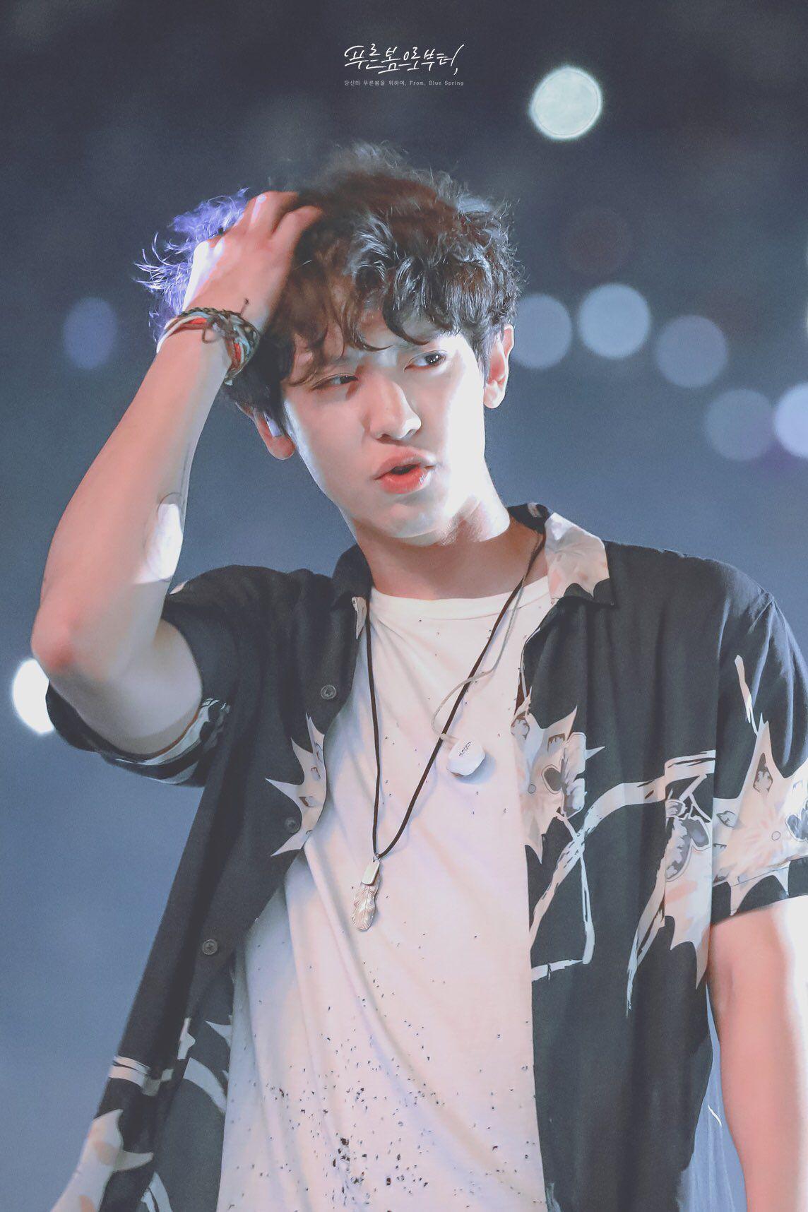 求朴灿烈黑发时期的照片? - 知乎