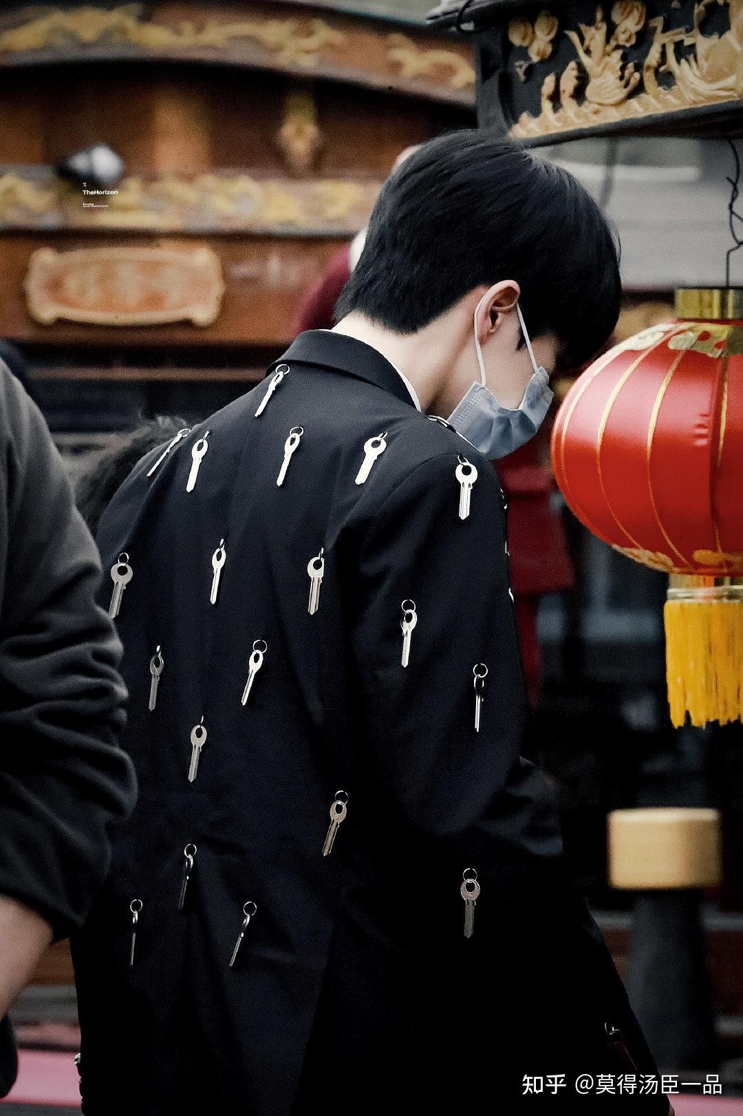 有没有贺峻霖背影图