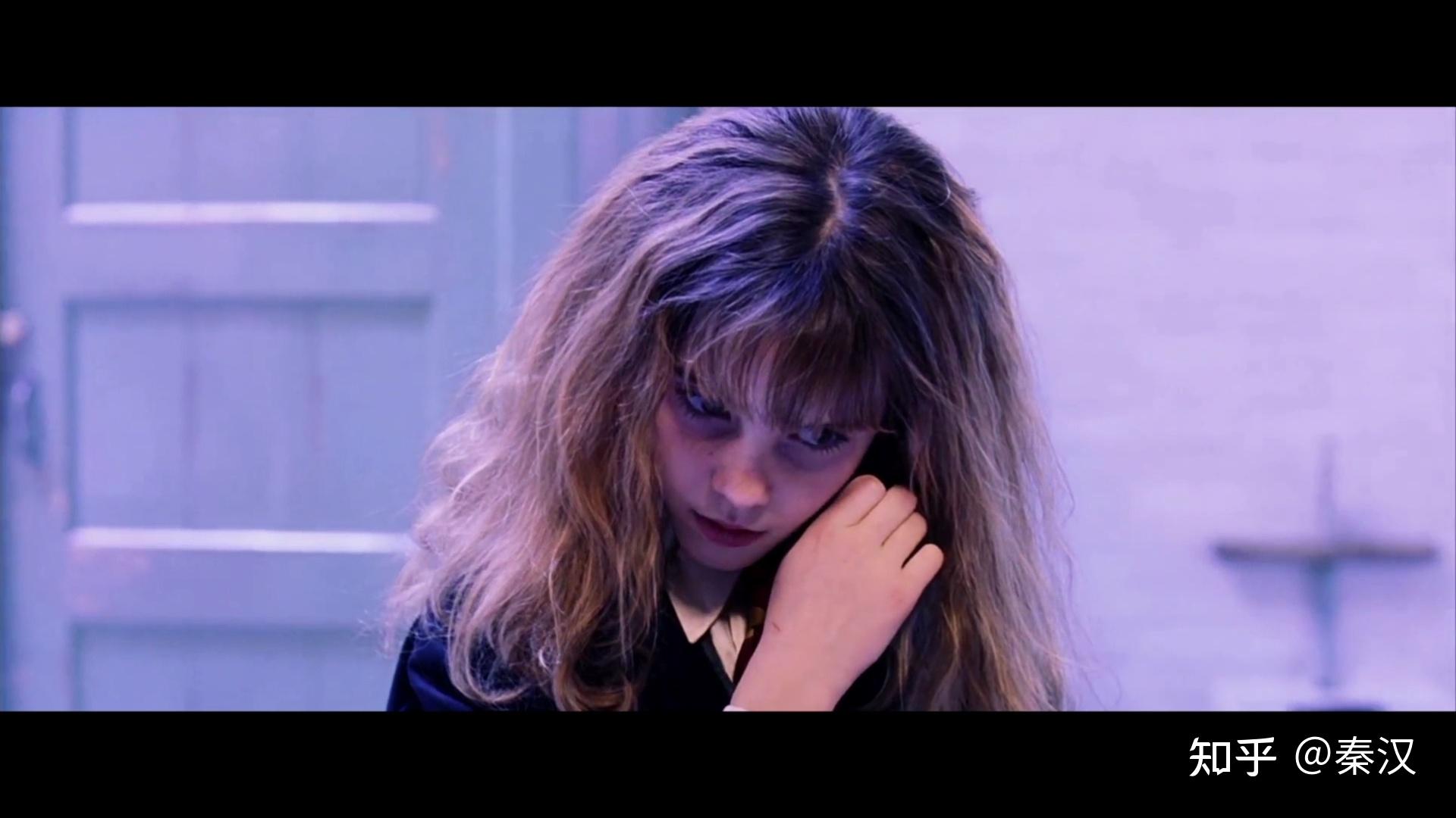 为什么《哈利·波特与魔法石》中罗恩说了赫敏两句,赫敏就躲到厕所哭